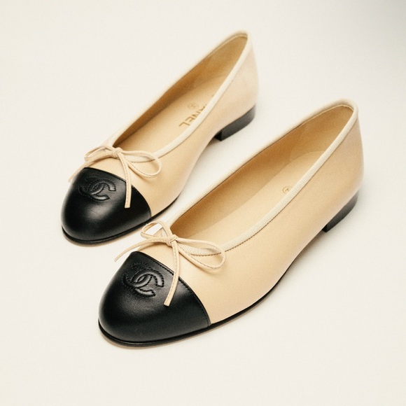 CHANEL Two-Tone Beige and Black Flats - Picture 1 of 4